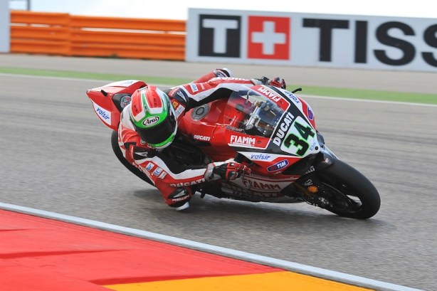 dengiu_superbike_aragon_ducati_gara_1_giugliano_2014