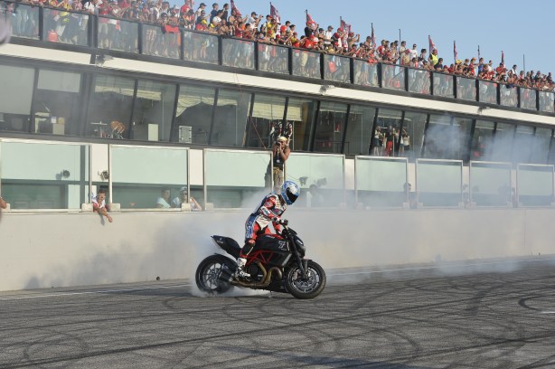 WDW2012_DragRace_Checa