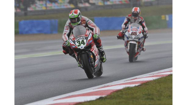 dengiu_superbike_francia_magny_cours_team_ducati_superbike_01