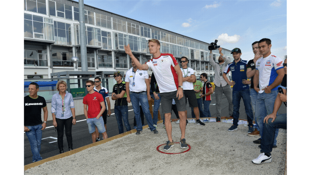 resized_00043150.mediagallery_output_image_[1920x1080]