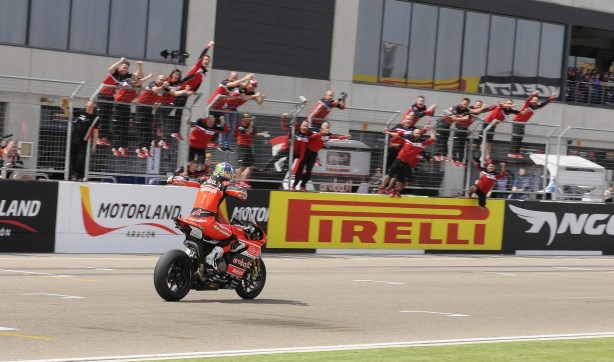 dengiu_desmodengiu_superbike__vittoria_chaz_davies_aragon-ducati