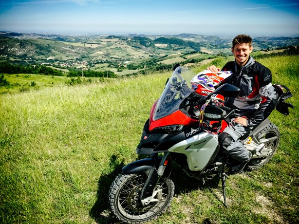 Casey_Stoner_Multistrada_1200_Enduro_desmodengiu