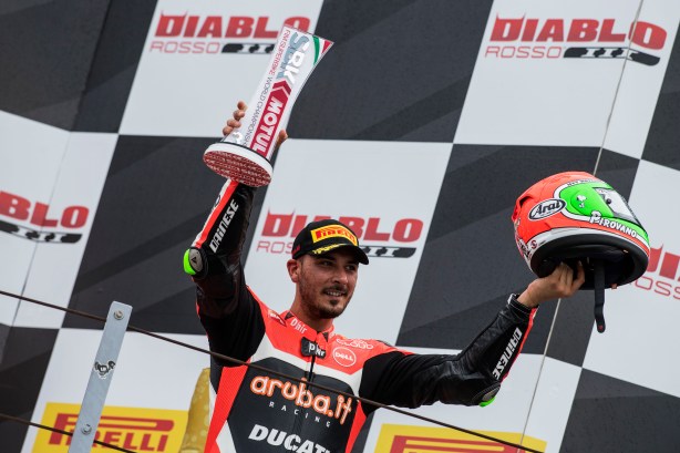 1-0688_R08_Giugliano_podium