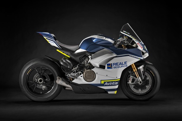 Panigale V4 S Race of Champions_Xavier Simeon_UC66644_High.jpg